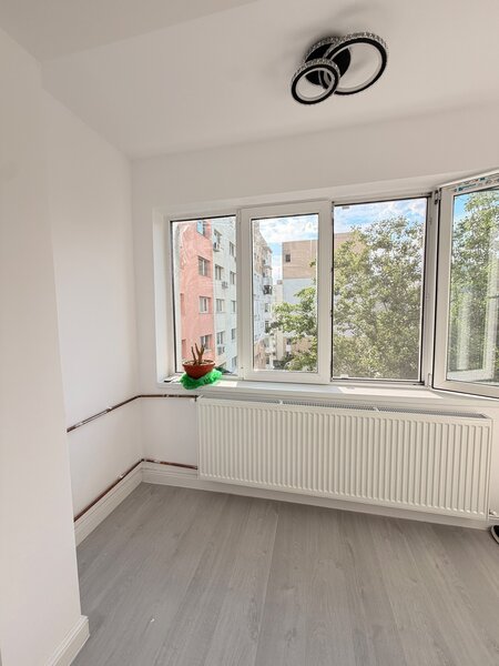 Doua camere de vanzare la 1 minut metrou 1 Decembrie
