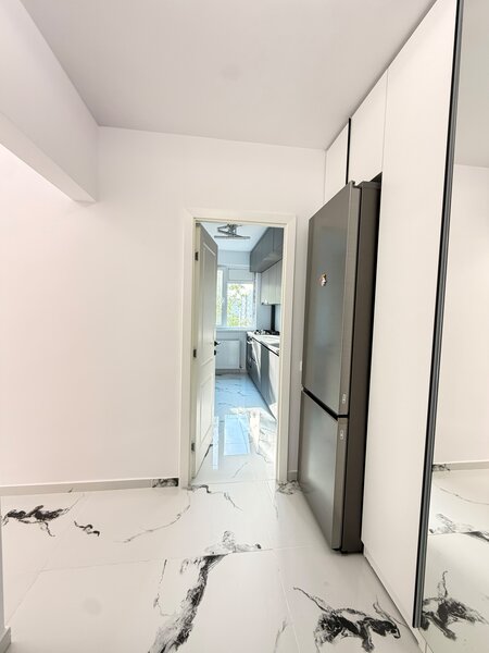 Doua camere de vanzare la 1 minut metrou 1 Decembrie